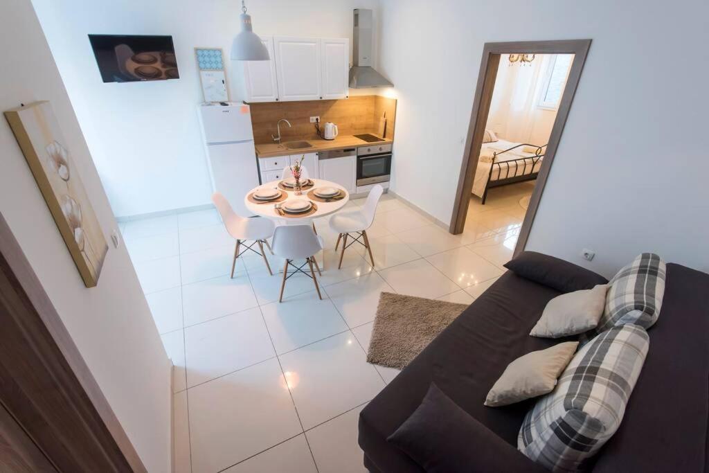 Апартаменты Apartman M&S 1 Kali, Otok Ugljan Экстерьер фото